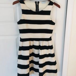 Jun&Ivy Ivory and black dress